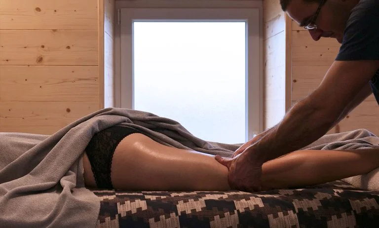 Jérémie Métras masse une jambe